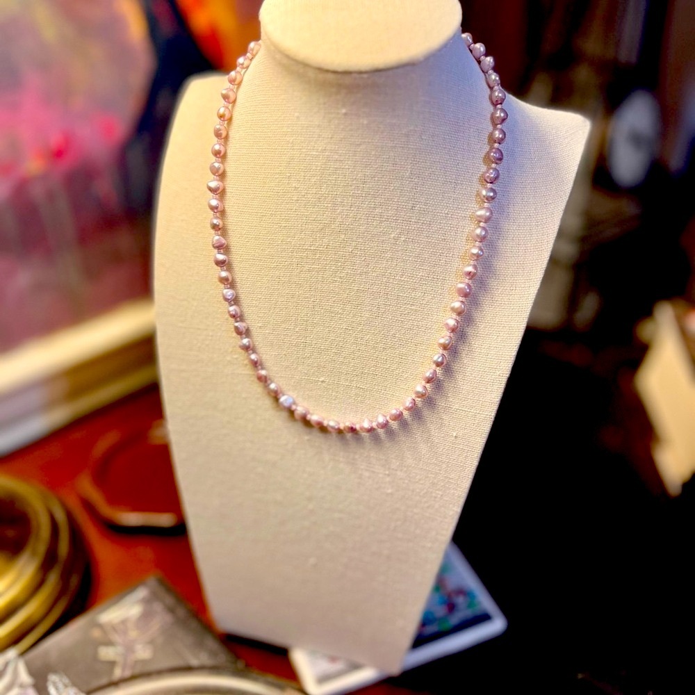 Single Strand Freshwater Pearl Necklace in light purple